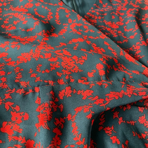 Bardot Lyn Floral Dress in Navy Ditsy - New Condition - Picture 2 of 3